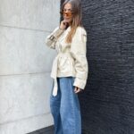 Laura Figueiredo Instagram - Aquele look que nunca falha: trench e denim 🌷