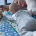 Laura Figueiredo Instagram - Nada prepara uma mãe para o crescimento do seu bebé, o tempo parece que passa num piscar de olhos e tenho a sensação que daqui a nada anda por aí a correr 😍🥰 A @dodot_pt sensitive faz parte da nossa vida ainda quando eu o chamava de bebé barriguitas e crescia saudável na minha barriga 🥹 Agora já passou o T2 e já vamos para o T3 em quase 5 meses, mas será sempre o meu bebé 🩵