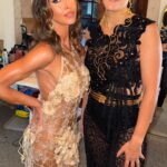Laura Figueiredo Instagram - Que show lindo! ✨🌞 Obrigada @catavassalo pelo desafio de desfilar nesta Utopia! Senti mesmo que estava num sonho, devaneio e fantasia vinda da minha imaginação com as tuas peças incríveis 😍 A minha ninjinha esteve na primeira fila, veio ter comigo toda orgulhosa com os nossos vestidos a combinar e não deu para resistir e desfilámos juntas. Que sonho bonito! Obrigada Catarina por trazeres o espetáculo que um desfile merece ser 👏🏼👏🏼👏🏼👏🏼