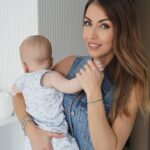 Laura Figueiredo Instagram - O Gabriel está a crescer e com ele as fraldinhas da nossa gama favorita @dodot_pt Sensitive 🩵 É a fralda nº1 em absorção e proteção da pele. Já não passo sem o indicador de humidade 🤭 Aconselho também as toalhitas Aqua Pure Plastic Free, compostas por 99% de água e 100% de fibras de origem vegetal, que restauram o pH natural da pele, ajudando a prevenir e proteger a pele de possíveis irritações.💦 @dodot_pt #dodotsensitive #comonenhumaoutra #pub