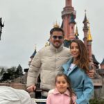 Laura Figueiredo Instagram - Sou fã da @disneylandparis desde sempre, viver estes dias com a minha família, ver a alegria da Bea e os sorrisos curiosos do Gabi foi mágico e vou recordar para sempre estes momentos 🩷🩵🪄 “Se podes sonhá-lo, podes fazê-lo”