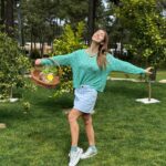 Laura Figueiredo Instagram - 🐰 Boa Páscoa! Quem viu nos stories a Bea na caça aos ovos sabe quem encontrou mais 😉🐣