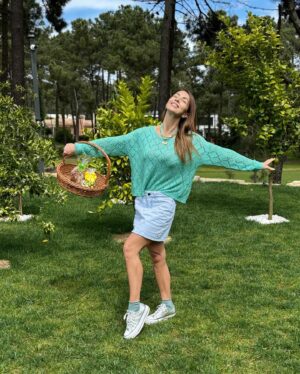 Laura Figueiredo Instagram - 🐰 Boa Páscoa!
Quem viu nos stories a Bea na caça aos ovos sabe quem encontrou mais 😉🐣