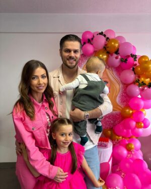 Laura Figueiredo Instagram - Sete primaveras da ninjinha princesa🌈🌸
Podia dizer tanto “mas com palavras não sei dizer como é grande o meu amor por você”
Obrigada a todos os amigos que tornaram estes dois dias tão felizes para a nossa familia.
Deixo aqui alguns momentos felizes 🥰
Txi amamos 🫶🏼 @quantumparks
