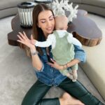 Laura Figueiredo Instagram - 5 meses de ti meu amorzinho bom 🥰 Escolheste um dia diferente do previsto para chegar às nossas vidas, dizem que o significado do teu nome é “o mensageiro de Deus”. O teu olhar doce e jeito sereno fazem-nos sentir em paz e acredito que tragas uma mensagem de esperança e amor para todos nós! És muito amado, meu bebé 🩵