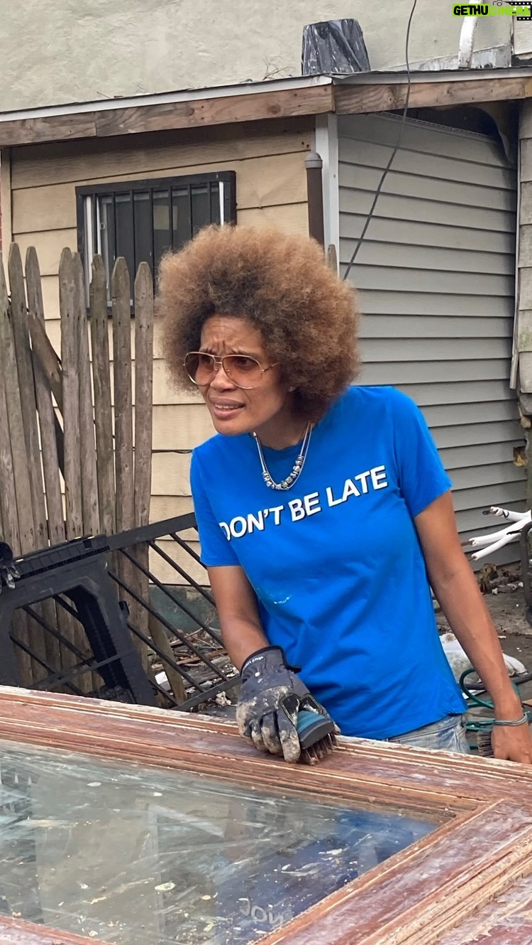 Laura Gómez Instagram - Just posted a long ass message about @staceyannchin and @kindredontherock, her Artistic Community Center in Jamaica. Here’s the more concise -IG friendly version- of it: Renowned Artist and Black Queer Activist @staceyannchin has created a homestead for artists, activist and freedom lovers in her native Jamaica 🇯🇲 that also serves as a safe haven for queer folks 🌈 that have very little spaces over there and she needs our HELP to continue building a common space, where the community can have agricultural trainings/meetings, kids can do homework, where social activities can happen People who wish to donate to this worthy cause can use: Zelle: chinpoet@gmail.com Venmo: Staceyann-Chin Paypal.me/staceyannchin