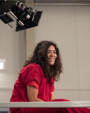 Laura Gómez Instagram - It never ceases to amaze me how much this show keeps finding and impacting people. Found a few messages earlier today of new fans telling me they just finished it and loved it. Blanca's storyline always hits hard but it also leaves space for hope. 

So, whether you're just discovering Orange or you're an oldie, I just wanna say Thank You for the love & support, always... and if you haven't seen it yet,  consider this your #recooftheday 🍊 #orangeforever 
•
•
No deja de sorprenderme el impacto que #OITNB sigue teniendo en nuevas audiencias que apenas la descubren, con nuevos fans escribiendo para decirme que están empezando a ver o recién terminando la serie. La historia de Blanca Flores toca profundo y a la vez da esperanza. Ya sea que recién la encontraron o son veteranos, les estoy siempre agradecida por sus mensajes y el constante cariño y apoyo. Y si no la han visto aún, consideren esta como su recomendación del día 🍊