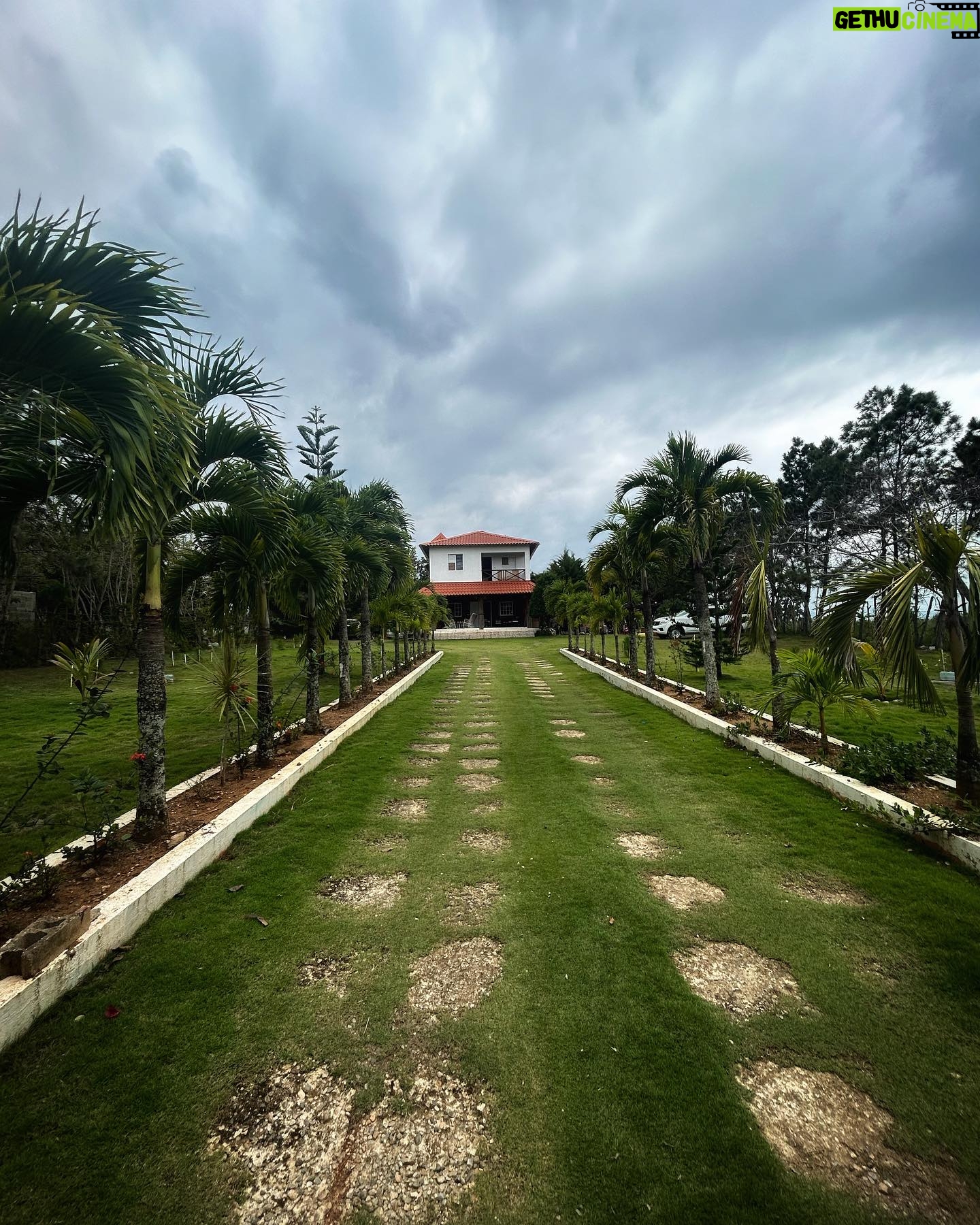 Laura Gómez Instagram - Dominican country side || La tranquilidad del campo 🇩🇴