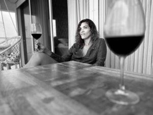 Laura Gómez Instagram - Wine and girlfriends 🍷 vinito y amigas 
📷 @erikamorillo
