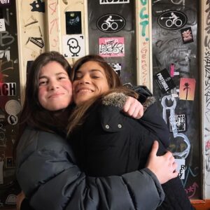 Laura Gómez Instagram - Lovely encounter with my dear @hannavanvliet, lead actress of the Dutch queer series @anneplus 🌈. Little known fact: I Guest Starred in Season 2 as a world renowned Dominican architect name Cecilia AND -I'm not in it- but there is a Netflix Original movie version of Anne Plus... love this whole team. check it out! 💜
•
Encuentro en Berlín con mi querida @hannavanvliet, protagonista de la serie @anneplus. Dato curioso: conocí a las creadoras de la serie en el festival de @Tribeca y me ofrecieron un rol de Invitada Especial en la temporada 2. Ahí aparezco en varios episodios de una serie queer holandesa de culto como una reconocida arquitecta dominicana llamada Cecilia 🫶🏽 y -no aparece mi personaje- pero existe una película original de Netflix de la serie. Échenle el 👁️