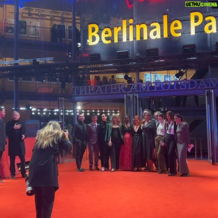 Laura Gómez Instagram - #LaCocina is a beautiful ensemble piece, brilliantly crafted by our visionary director #AlonsoRuizpalacios, who conducted his actors & entire creative team as instruments to make music. Loved being part of this stunning film which had its World Premiere last Friday at @Berlinale and was also the beginning of such beautiful friendships! • • La Cocina es un hermoso film, visualmente cautivador del talentoso Alonso Ruizpalacios, protagonizado por una estupenda Rooney Mara y comandado al timón por un @rulobrionesc tan profundo e intenso en pantalla como cuando colocó el texto #PalestinaLibre en su retrato oficial del festival, y una formidable actriz revelación @_annadiaz. El resto de este elenco diverso y vibrante, nos lanzamos durante dos meses a construir un trabajo en equipo, que aún con ciertos desafíos, sabíamos sería muy especial, y ahí creamos magia, entre clases de cocina, ensayos, coreografías en set con su gran cinematógrafo @juanpabloramirez y demás equipo creativo, y un rodaje en el que Alonso nos guió como instrumentos para hacer música, culminando con lo que sería el inicio de una linda amistad entre toda la tropa y un film en Competición Oficial en #Berlinale, uno de los más prestigiosos festivales del mundo. ¡Salud 🥂 y que viva el cine 🎥 con ♥️!