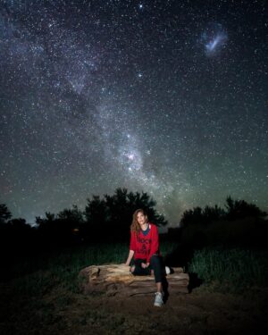 Laura Gómez Instagram - Been meaning to post these beautiful pics from a star gazing night at the Atacama Desert, earlier this year. I was gonna be in Chile for 10 days & was only gonna visit Santiago & Valparaiso. San Pedro de Atacama seemed far & wasn't really in my plans. But I made adjustments to go by myself, not really knowing what to expect... What I found was a magical place! If I could change a thing, is to have stayed a little bit longer. But maybe the wanting more is exactly what made it perfect. I highly recommend the services of @planificotusviajes for this trip. A magical place indeed. Thanks for the photos 📷 @luzdeastros.sp 
✨
✨
A principios de año visitaba Chile por primera vez. Solo iba por 10 días así que pensaba quedarme entre Santiago y Valparaíso. Pero era un viaje largo, así que hice ajustes y me fui sola a San Pedro de Atacama 🌵sin saber qué esperar. Lo que me encontré allí fue un lugar mágico, y si pudiese cambiar algo, sería haberme quedado más de 3 días, aunque tal vez fue justo eso lo que hizo que la experiencia fuera tan especial. 

Si se inspiran y van, les recomiendo los servicios de @planificotusviajes, que tiene gran pasión por lo que hace, y no dejen de ir a ver las estrellas 🌟 Gracias por las hermosas fotos @luzdeastros.sp... pura magia, sin lugar a dudas ✨