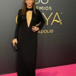 Laura Gómez Instagram - Never in my wildest dreams did I imagine I’d be attending the Goya Awards with a nominated film I co-star in, but life’s beautifully unpredictable, and there we were! #uponentry #goyaawards 💫 • Jamás imaginé que estaría asistiendo a los Premios Goya como co-protagonista de una película nominada, pero la vida es así de loca e impredecible… ¡qué delicia! Enamorada de mi hermoso vestido, de la reconocida diseñadora dominicana @oriettdomenech (y gracias a mi estilista feliz @omontesdeoca que orquestó esto desde la distancia) y de mi color y corte de pelo en RD por @thecutbypatriciacedano ✂️ Y como no desperté viéndome así, acá el equipo que me convirtió en una fabulosa Cenicienta caribeña en la alfombra roja en Valladolid anoche: 👗@oriettdomenech 👠 @martinellishoes 💎 @isabelguarch 👛 @vincecamuto 💄Peinado/maquillaje @marafervi (@llonguerasoficial) 💇🏽‍♀️Color y corte @thecutbypatriciacedano