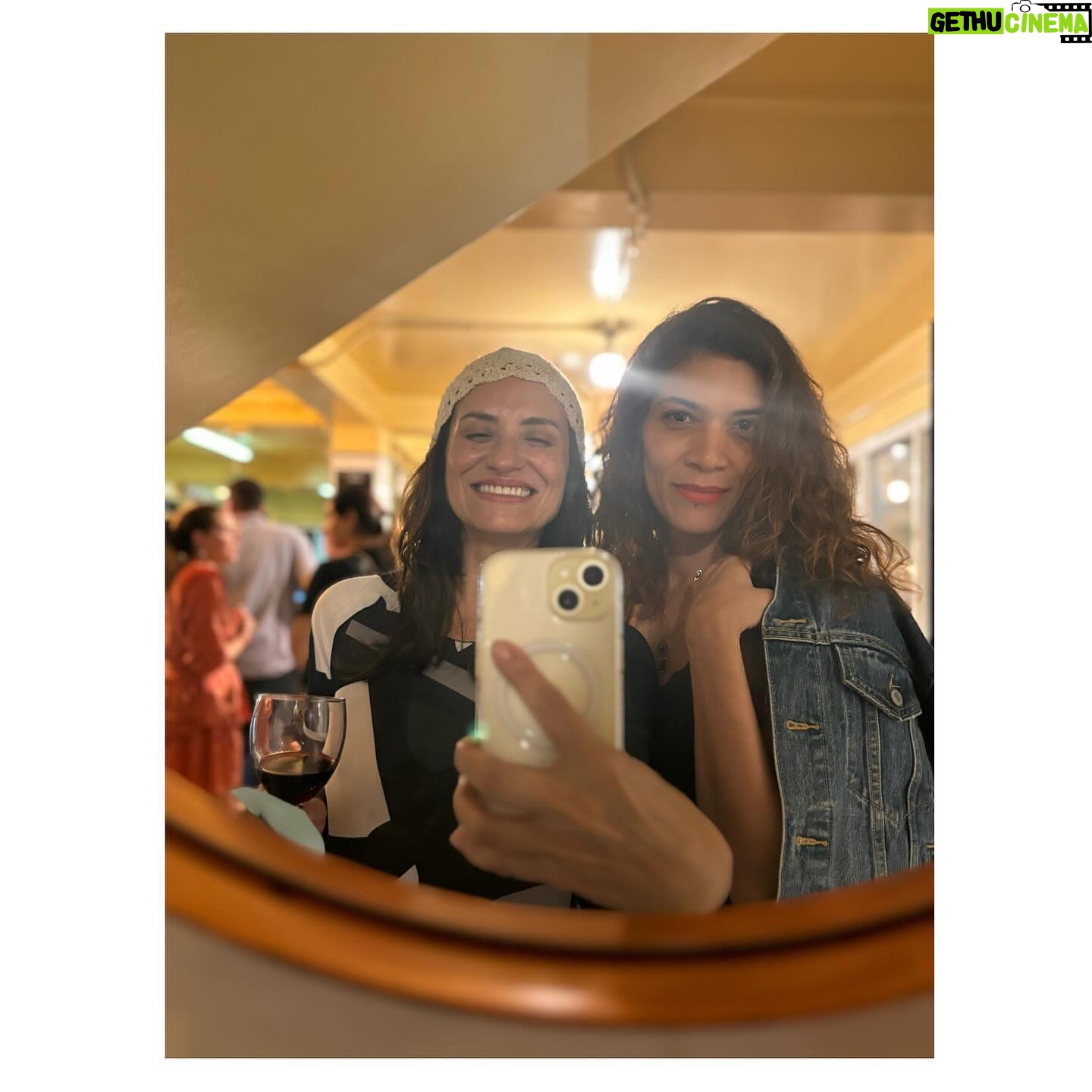 Laura Gómez Instagram - Lauri en Stgo de 🌶️🇨🇱 @mslauragomez amiga hermosa!!! Con @su_hidalgo ❤️❤️🩹‼️❣️🔴🟥♥️🌶️🔥💕💝👯♀️ que tu pasada por esta parte del mundo sea hermosa para ti!!!!