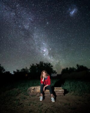 Laura Gómez Instagram - Been meaning to post these beautiful pics from a star gazing night at the Atacama Desert, earlier this year. I was gonna be in Chile for 10 days & was only gonna visit Santiago & Valparaiso. San Pedro de Atacama seemed far & wasn't really in my plans. But I made adjustments to go by myself, not really knowing what to expect... What I found was a magical place! If I could change a thing, is to have stayed a little bit longer. But maybe the wanting more is exactly what made it perfect. I highly recommend the services of @planificotusviajes for this trip. A magical place indeed. Thanks for the photos 📷 @luzdeastros.sp 
✨
✨
A principios de año visitaba Chile por primera vez. Solo iba por 10 días así que pensaba quedarme entre Santiago y Valparaíso. Pero era un viaje largo, así que hice ajustes y me fui sola a San Pedro de Atacama 🌵sin saber qué esperar. Lo que me encontré allí fue un lugar mágico, y si pudiese cambiar algo, sería haberme quedado más de 3 días, aunque tal vez fue justo eso lo que hizo que la experiencia fuera tan especial. 

Si se inspiran y van, les recomiendo los servicios de @planificotusviajes, que tiene gran pasión por lo que hace, y no dejen de ir a ver las estrellas 🌟 Gracias por las hermosas fotos @luzdeastros.sp... pura magia, sin lugar a dudas ✨