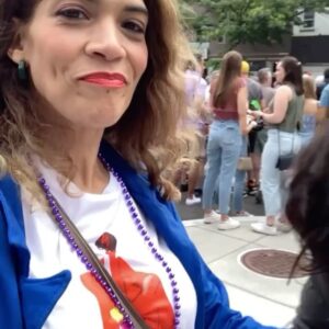 Laura Gómez Instagram - To all my friends, loved ones & members of the #lgbtq community... Happy Pride Month from a forever and ever ally!!!! 🌈❤️🌈 
•
A tod@s mis amig@s, seres queridos, y demás personas de la comunidad #lgbtq, ¡feliz mes del orgullo gay de una eterna aliada!🌈🦄🌈