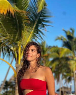 Laura Gómez Instagram - Caribeña ☀️ ... 📷 @erikamorillo 🐠