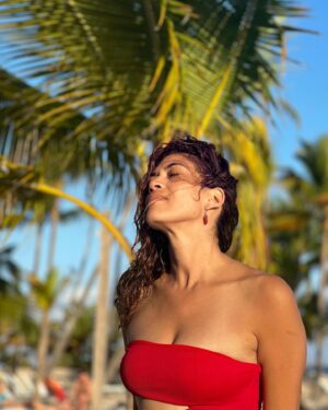 Laura Gómez Instagram - Caribeña ☀️ ... 📷 @erikamorillo 🐠