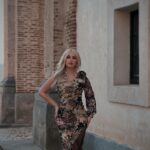Laura Gadea Instagram – @FashionNova Feliz miércoles!! 🦋🌹💕
Podéis encontrar este vestido en la web así: 
Enchanted Mesh Maxi Dress – Green/combo