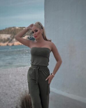 Laura Gadea Instagram - Feliz martes! 💖💖💖 @FashionNova
Este mono lo podéis encontrar así:
Alex Cargo Jumpsuit - Olive

#madrid #comunidadmadrid #comunidademadrid #comunidaddemadrid #spain #españa #love #photography #picoftheday #instagood #photooftheday #travel #fashion #art #style #happy #photo #instagram #summer #fitness #smile #europe #instalike #beauty