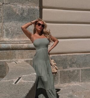 Laura Gadea Instagram - Que gusto poder disfrutar ya de días largos y con calorcito☀️😍😘 @FashionNova
Podéis encontrar este vestido así:
Juliette Tube Maxi Dress - Sag

#madrid #comunidadmadrid #comunidademadrid #comunidaddemadrid #spain #españa #love #photography #picoftheday #instagood #photooftheday #travel #fashion #art #style #happy #photo #instagram #summer #fitness #smile #europe #instalike #beauty