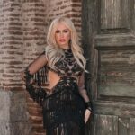 Laura Gadea Instagram – Feliz comienzo de semana! @FashionNova ❤️🤗😘
Este vestido lo podéis encontrar en la web así: 
Gwen Lace Mini Dress – Black/combo