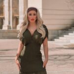 Laura Gadea Instagram – @FashionNova Verde que te quiero verde, y viernes que te espero con ansias. iPor fin es momento de relajarse y disfrutar! 👏🏻😘❤️
Este vestido lo podéis encontrar así: 
Sienna Chiffon Maxi Dress – Olive