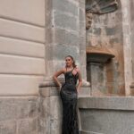 Laura Gadea Instagram – @FashionNova Listos para conquistar el mundo? 🙌No hay mejor accesorio que la confianza en uno mismo! 👍🏻🌺🤗 

Este vestido lo podéis encontrar en la web así: 
Alessia Embellished Gown – Black