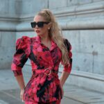Laura Gadea Instagram – 🔥 @FashionNova CYBER MONDAY 🔥50-95% Off Absolutely EVERYTHING!! HURRY, this is the best deal I’ve seen! Shop @FashionNova NOW! 😱

Lo podéis encontrar en la web así: 
Best For Last Floral Blazer
Set – Pink/combo