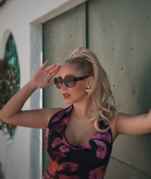 Laura Gadea Instagram - Ahora que ya tenemos buen tiempo, hay que disfrutar de buenas gafas de sol 😎 Me encantan mis nuevas @hawkersco @hawkerscrew Tenéis un 20% de descuento con el código: HC-LAUGADEA

#HawkersCrew #madrid #comunidadmadrid #comunidademadrid #comunidaddemadrid #spain #españa #love #photography #picoftheday #instagood #photooftheday #travel #fashion #art #style #happy #photo #instagram #summer #fitness #smile #europe #instalike #beauty