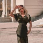 Laura Gadea Instagram – @FashionNova Verde que te quiero verde, y viernes que te espero con ansias. iPor fin es momento de relajarse y disfrutar! 👏🏻😘❤️
Este vestido lo podéis encontrar así: 
Sienna Chiffon Maxi Dress – Olive