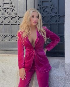 Laura Gadea Instagram - Pink vibes 💘porque la vida se ve mejor en rosa. #PinkPower #madrid #comunidadmadrid #comunidademadrid #comunidaddemadrid #spain #españa #love #photography #picoftheday #instagood #photooftheday #travel #fashion #art #style #happy #photo #instagram #summer #fitness #smile #europe #instalike #beauty #lifestyle