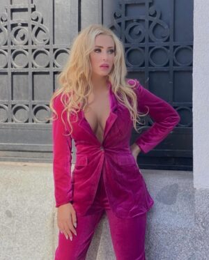 Laura Gadea Instagram - Pink vibes 💘porque la vida se ve mejor en rosa. #PinkPower

#madrid #comunidadmadrid #comunidademadrid #comunidaddemadrid #spain #españa #love #photography #picoftheday #instagood #photooftheday #travel #fashion #art #style #happy #photo #instagram #summer #fitness #smile #europe #instalike #beauty #lifestyle