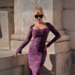 Laura Gadea Instagram - @FashionNova Nos vamos de viaje! Este es uno de los vestidos elegidos para llevar en mi maleta 🧳 Qué destino será el elegido esta vez? 🤔 Os leo! Podéis encontrar este vestido en la web así: Pandora Velvet Burnout Maxi Dress - Purple