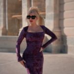 Laura Gadea Instagram - @FashionNova Nos vamos de viaje! Este es uno de los vestidos elegidos para llevar en mi maleta 🧳 Qué destino será el elegido esta vez? 🤔 Os leo! Podéis encontrar este vestido en la web así: Pandora Velvet Burnout Maxi Dress - Purple