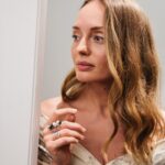 Laura Haddock Instagram - What a pleasure it was to spend the evening with one of my favourite jewellery designers @tasaki_intl celebrating the launch of ‘Pure Radiancy’ art exhibition by artist @hirokonakakita 🤍 🤍🤍 Jewels: @tasaki_intl Styling: @aimeecroysdill Garms: @philosophyofficial Photographs: @iona.wolff #Tasaki