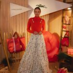Laura Haddock Instagram - Painting Camber Sands red with @longchamp celebrating the launch of their spring/summer ‘23 collection. #LongchampGlamping #LongchampSS23