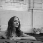 Laura Haddock Instagram - Arriving at The Peggy Guggenheim with @armanibeauty 🤍 Photographer: @ionawolffphoto hair: @halleybrisker makeup: @naokoscintu #armanibeauty #lippower #luminoussilk