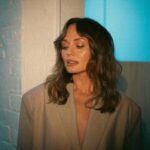 Laura Haddock Instagram - Bangs. ✂️ Hair @halleybrisker Makeup: @neilyoungbeauty Styling: @aimeecroysdill Suit: @philosophyofficial Photographer: (also) @halleybrisker