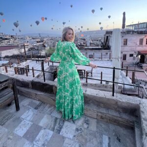 Laura Hamilton Instagram - One of the most magical places I've ever visited... 
.
.
.
#bucketlist #capadocia #balloons #sunrise #turkey🇹🇷 #travel #adventure #filming 🎥 #lauraslook @aspigalondon