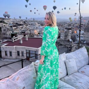 Laura Hamilton Instagram - One of the most magical places I've ever visited... 
.
.
.
#bucketlist #capadocia #balloons #sunrise #turkey🇹🇷 #travel #adventure #filming 🎥 #lauraslook @aspigalondon