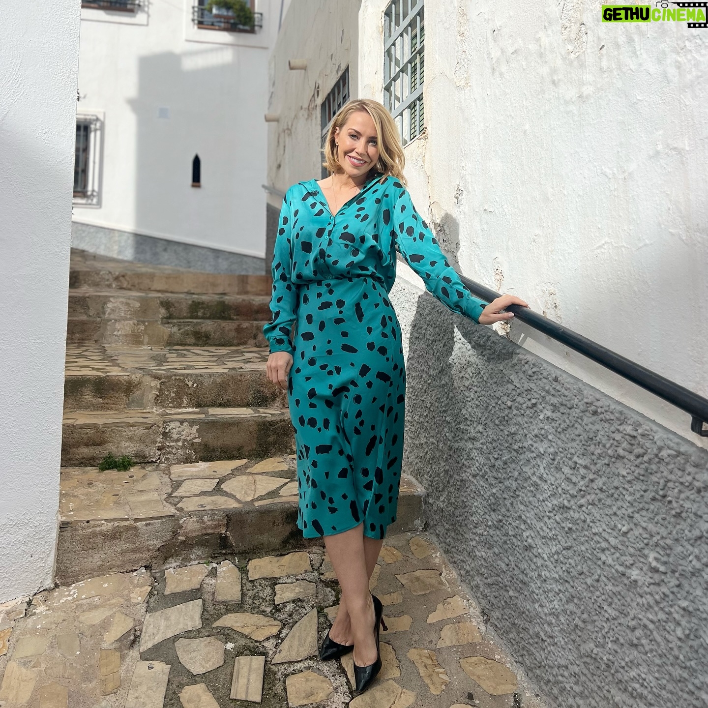 Laura Hamilton Instagram - Happy Valentine's Day from the Sunshine! . . . @aplaceinthesunofficial #spain #salobreña #makingdreamscometrue #grateful #sunshine #blueskies #valentines