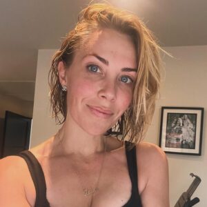 Laura Hamilton Instagram - You might have noticed I've been a little quiet on my socials out of respect of a friend and work colleague that we lost. It's a reminder to us all that life is short and we must make the most of every minute.
.
.
.
This year whilst I'm running the London Marathon for @wellchild, I've decided I would like to use my platform to raise some money for some other charities too, so watch this space...
.
.
.
I woke up this morning with the intention of running 20k, but I only made it to 14.4k as I had to head to some meetings...I'm slowly getting there and even running this distance is a massive achievement for me.  I had moments during my run where I wanted to stop but I kept thinking about the cause and my reasons for doing it... if you are running the marathon like me or taking part in any challenge for charity, keep strong, remember the cause, YOU'VE GOT THIS!
.
.
.
#londonmarathon #charity #fundraising