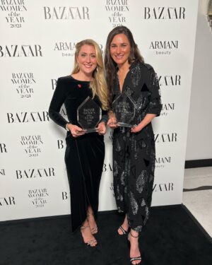 Laura Kenny Instagram - @bazaaruk Sports women of the year. Joint with the wonderful @damesarahstorey 😘