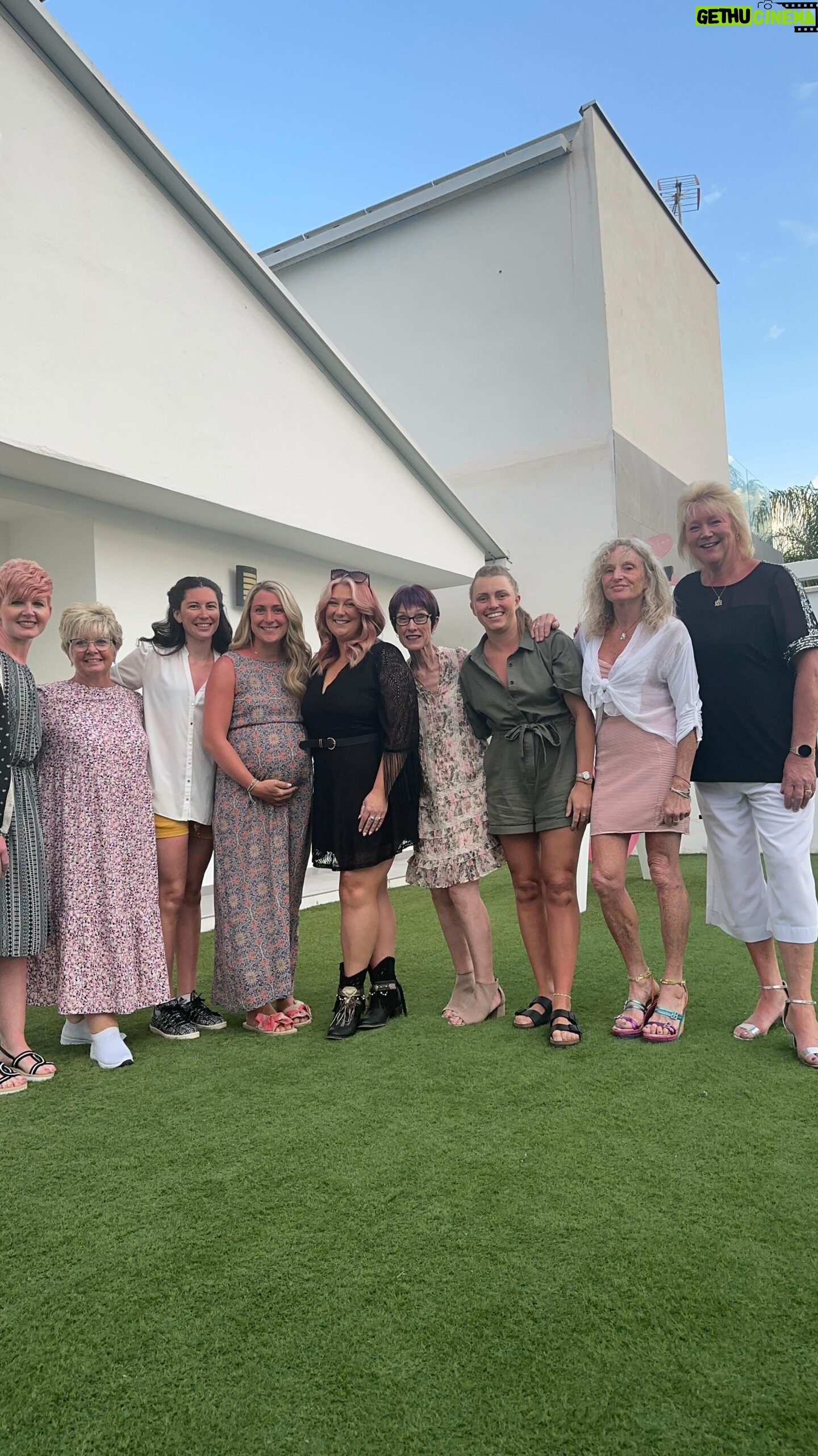 Laura Kenny Instagram - Belated 30th Birthday celebration’s with my favourite women 🥰💖 I can’t thank you enough for the most wonderful weekend in Spain 😘🌞🎉