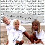 Laura Laprida Instagram - 🔥 Bueno bueno, pasó un tiempo pero acá estamos con un nuevo capítulo de nuestro podcast 𝑵𝑶 𝑻𝑶𝑫𝑶 𝑳𝑶 𝑸𝑼𝑬 𝑩𝑹𝑰𝑳𝑳𝑨 𝑬𝑺 𝑶𝑹𝑶. En este capítulo charlamos sobre un tema que es muy común en la sociedad de hoy en día.. pero tranqui ya les decimos, que la idea es no generarles mucha ANSIEDAD. 😏 Cap 3: ANSIEDAD Y PÁNICO Aprovechamos a contar nuestras experiencias en donde se nos presentaron la ansiedad, el pánico y la angustia. 🙈 👉Descubrimos cómo el apoyo entre las tres nos ayudó a salir de ese loop nervioso que a veces es insoportable y cuán importante es compartirlo con la gente que te rodea y te quiere sin recibir ningún tipo de prejuicio al respecto. Acompañenos a reirnos y sufrir juntas en este nuevo capítulo de nuestro podcast que amamos hacer y cada vez nos soltamos más. 👂Vayan a escucharlo a @spotifyargentina y nos cuentan qué les pareció! El link en nuestra bio como siempre. 👆🏽 Arte de Tapa: @jota.bdesign Música: @lulilapri y @mu.panta Edición y producción: Nosotras 👑 Déjanos un 💖 si te gusta nuestros episodios, dale que seguimos con toda 🦾 @soniazavaleta @lulilapri @pilarlaprida #spotifyargentina #podcats #ntlqbeo #familia #sistersfromanothermister #fyp #viral #ansiedadegeneralizada #ataquesdepanico
