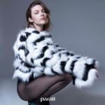 Laura Laprida Instagram - Les dejo estas fotos de @chrisbeliera que hicimos junto a @paratirevista para la sección “Protagonistas” con una producción de lujo liderado por @alegarcia360 , peinada a lo Miley por @_marcobustamante_ y por supuesto mi mano derecha a cargo del make up, la uno siempre @sunshinecarreras 🫶🏻❤️