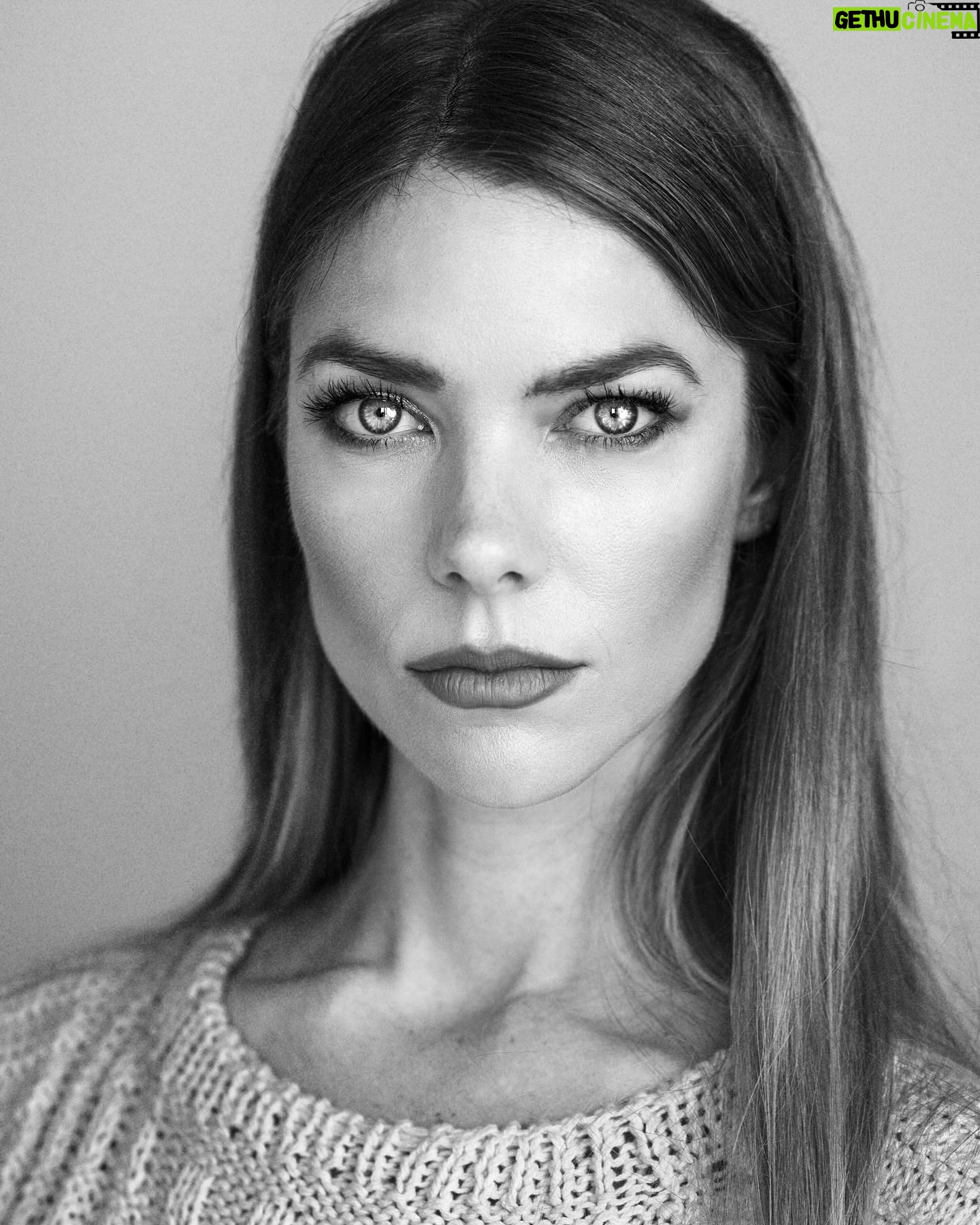Laura Laprida Instagram - Fotitos que hicimos con @eugeniolevis para una nota en #LaNacion 🥰. La tercera es la que más me gusta a mi 🤗.