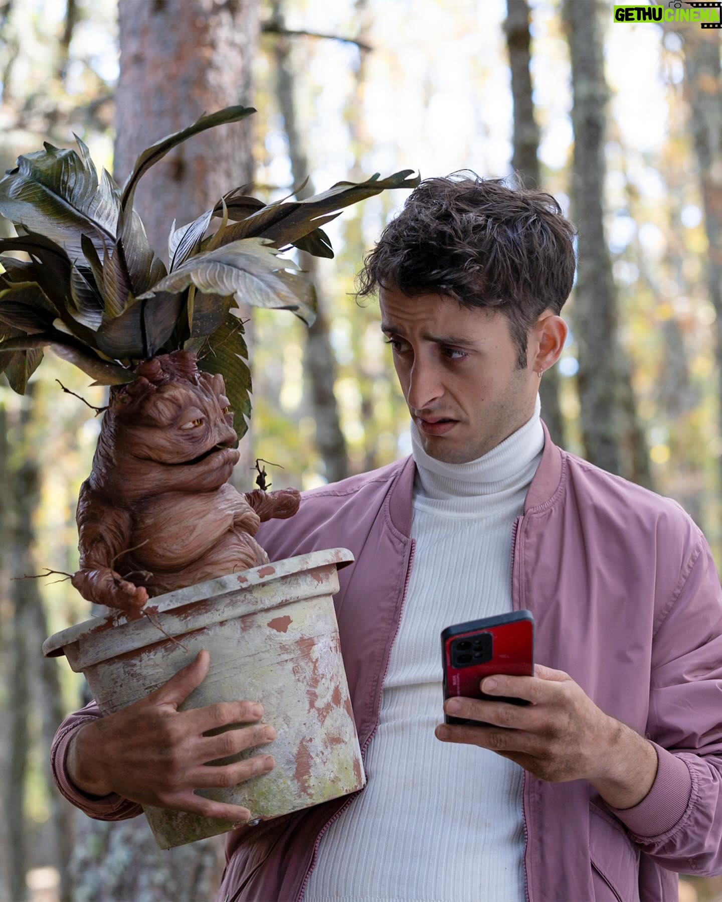 Laura Laprida Instagram - Miren esto!!!!!! 😱 Salieron las primeras imágenes de “Hay algo en el bosque”. Un proyecto increíble que se va a estrenar en Febrero de 2024 por @starplusla 🤩. No puedo contar mucho pero estoy feliz de ser parte de esta historia que promete ser algo distinto y dar que hablar. La primera proyección del tráiler será en la #comicconargentina el 9 de Diciembre y estará a cargo de uno de sus directores, el talentoso @nicolas.amelioortiz 🫶🏻. Gracias @gloriamundiproducciones por invitarme a ser parte de esta aventura. .. Prometo ir contando más de a poquito 😅. .. #hayalgoenelbosque @hayalgoenelbosque #starplus #starplusla #tvshow #comiccon