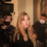 Laura Laprida Instagram - Algunas imágenes de la primer temporada de #SagradaFamilia ¿Qué harías en el lugar de Natalia? .. @netflixes